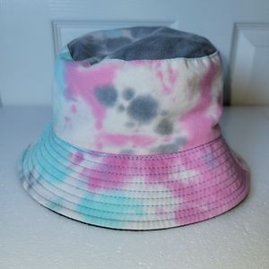 Reversible bucket hat